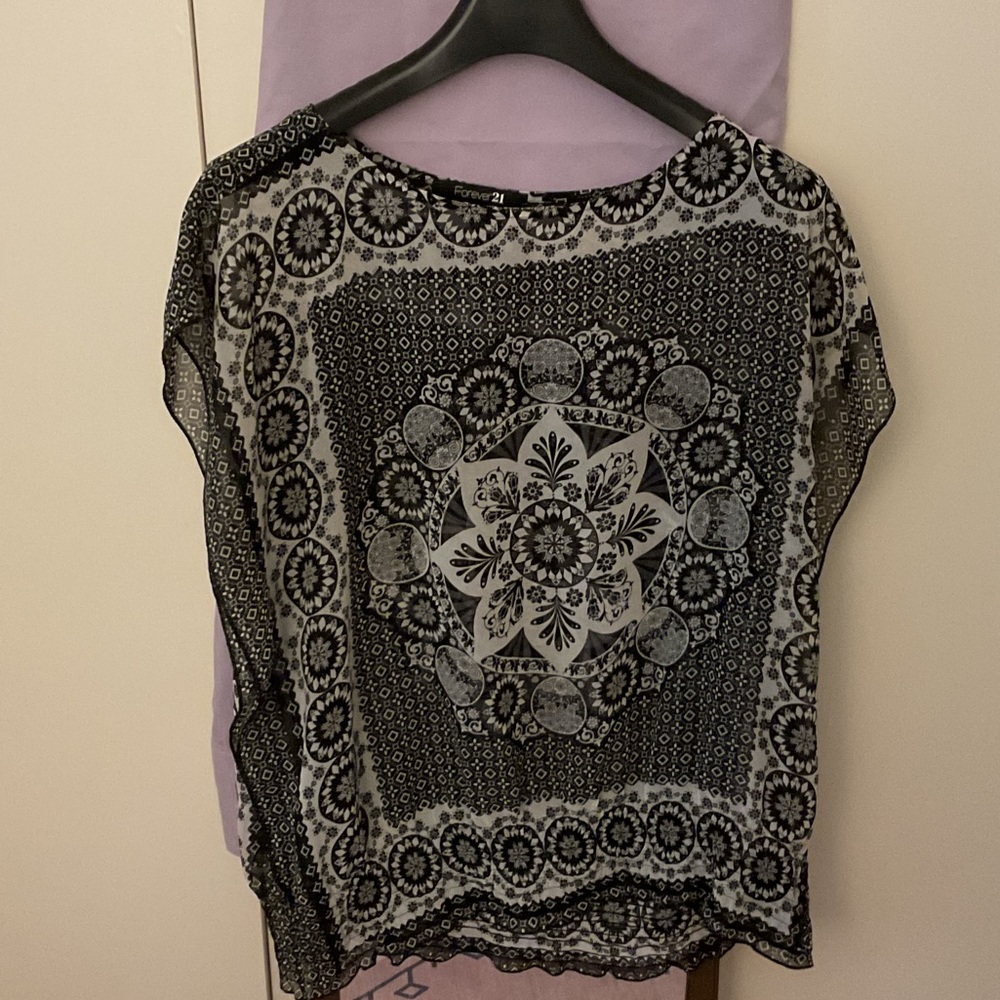 Forever 21. Black and White Patterned Blouse